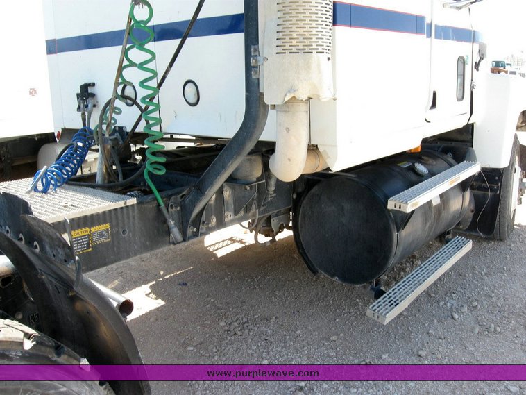 image for item 6783 1997 Mack CH613 semi truck