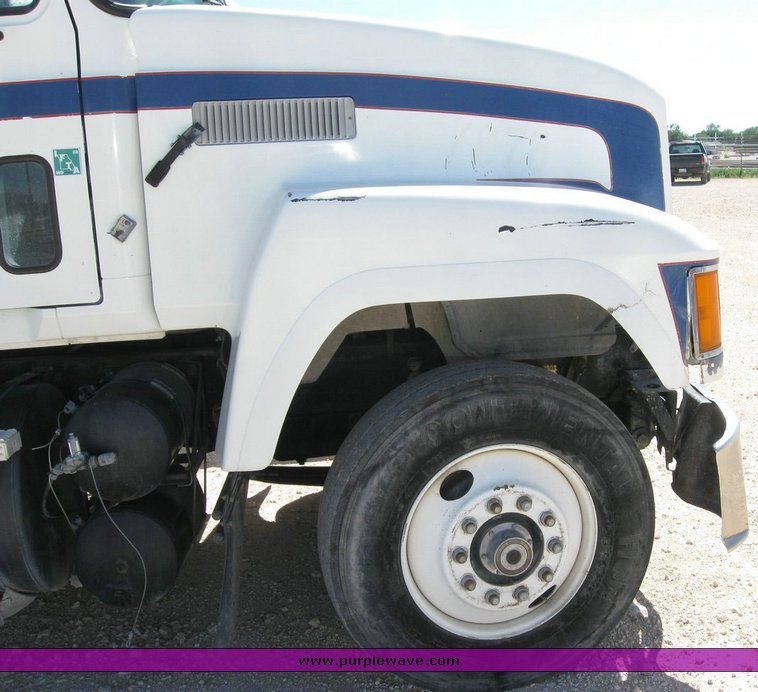 image for item 6783 1997 Mack CH613 semi truck