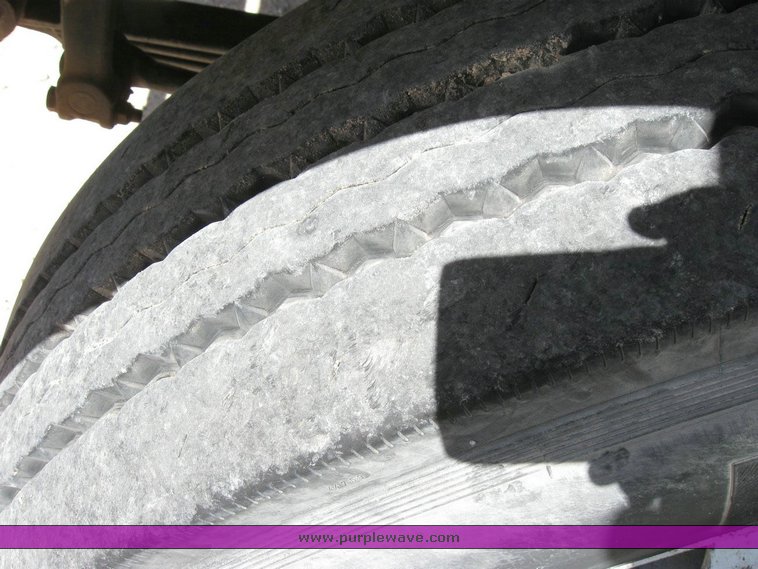 image for item 6783 1997 Mack CH613 semi truck