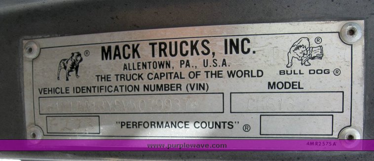 image for item 6783 1997 Mack CH613 semi truck