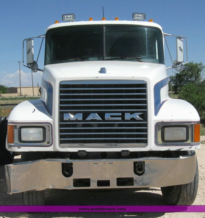 image for item 6783 1997 Mack CH613 semi truck