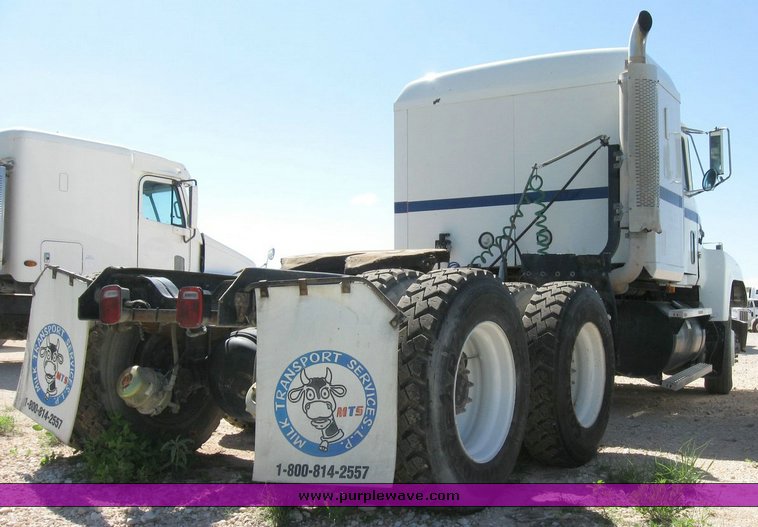 image for item 6783 1997 Mack CH613 semi truck