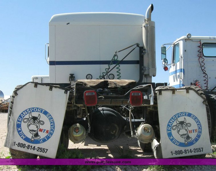 image for item 6783 1997 Mack CH613 semi truck