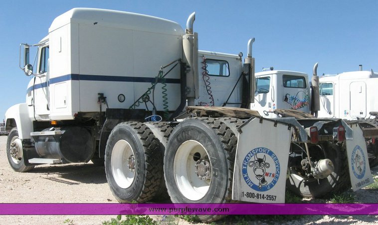 image for item 6783 1997 Mack CH613 semi truck