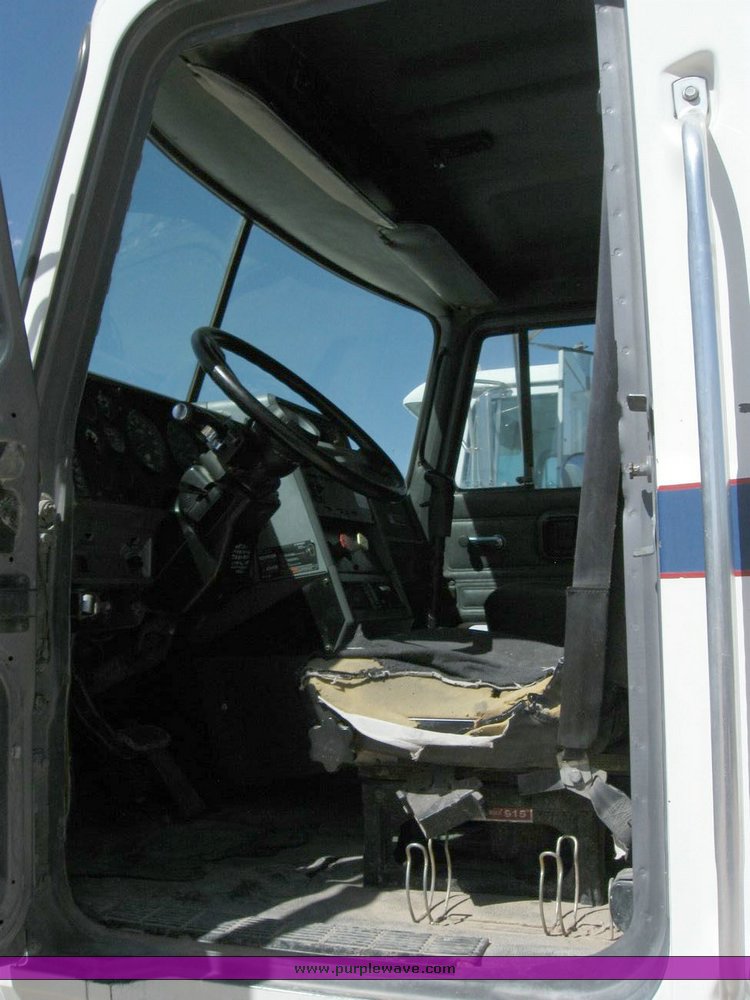 image for item 6783 1997 Mack CH613 semi truck