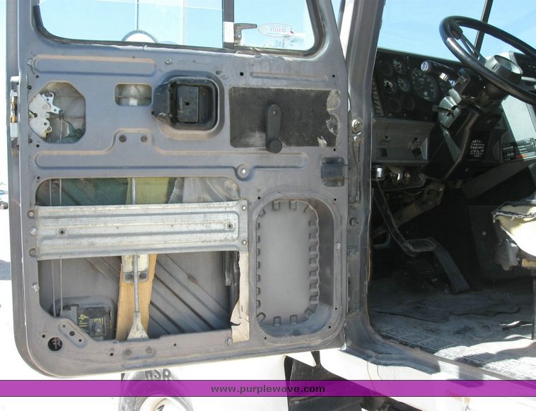 image for item 6783 1997 Mack CH613 semi truck