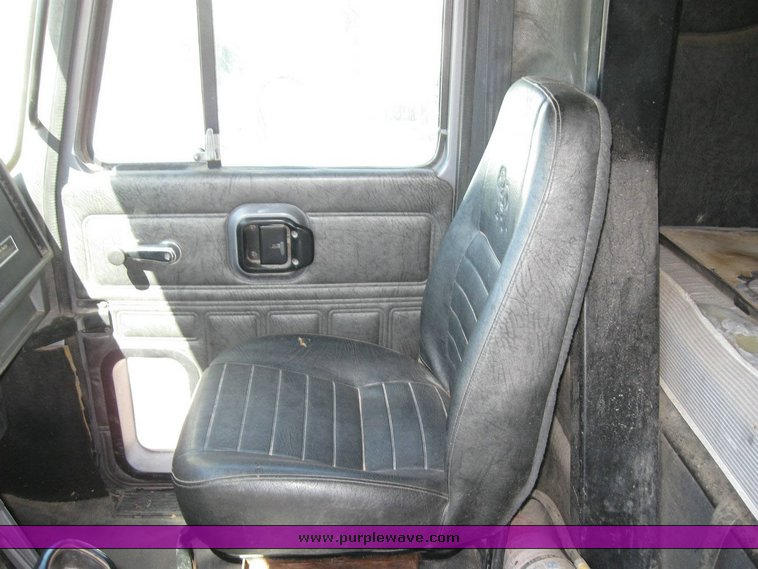 image for item 6783 1997 Mack CH613 semi truck