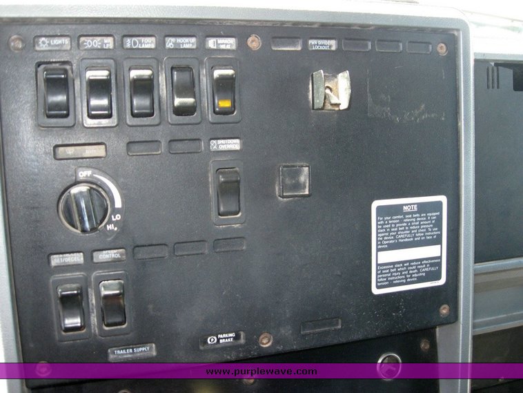 image for item 6783 1997 Mack CH613 semi truck