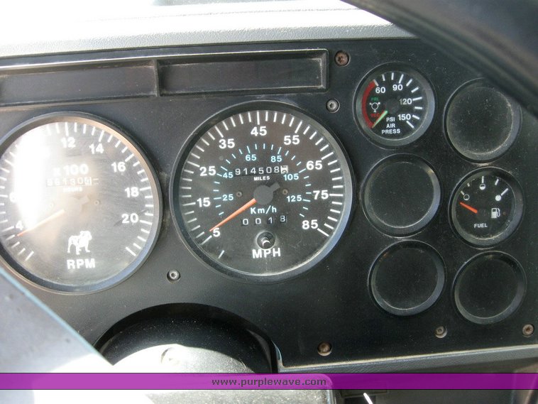 image for item 6783 1997 Mack CH613 semi truck