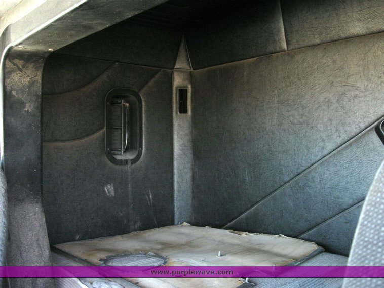 image for item 6783 1997 Mack CH613 semi truck