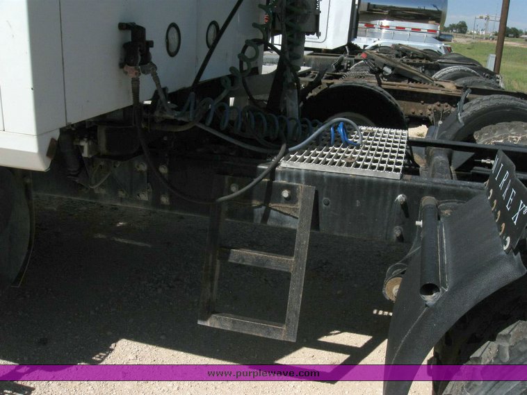 image for item 6783 1997 Mack CH613 semi truck