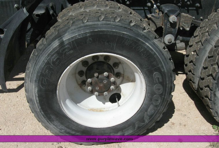 image for item 6783 1997 Mack CH613 semi truck