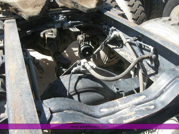 image for item 6783 1997 Mack CH613 semi truck