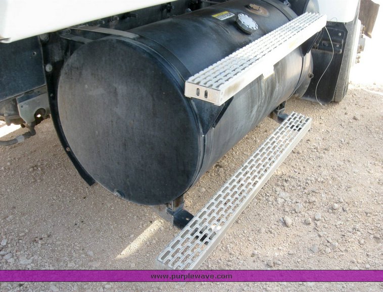 image for item 6783 1997 Mack CH613 semi truck