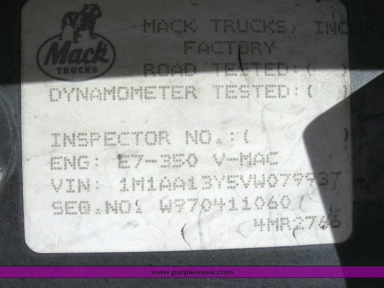 image for item 6783 1997 Mack CH613 semi truck
