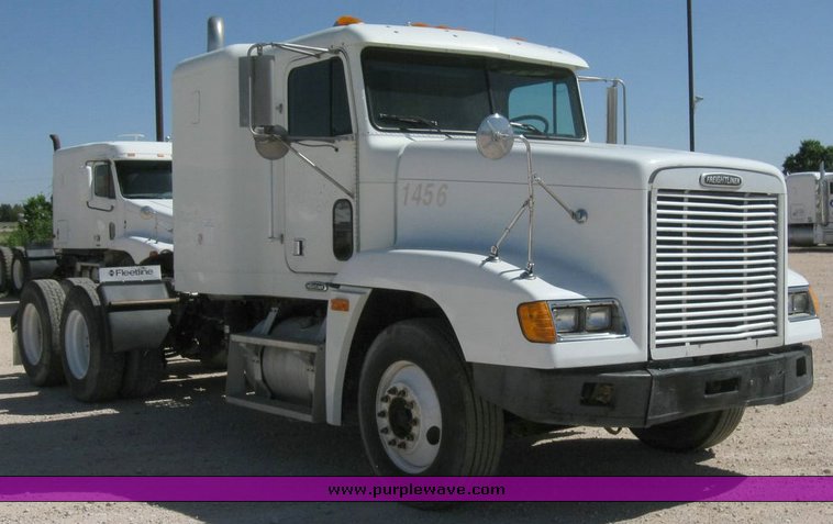 image for item 6784 1998 Freightliner FDL120 semi truck