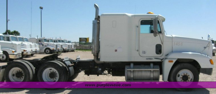 image for item 6784 1998 Freightliner FDL120 semi truck