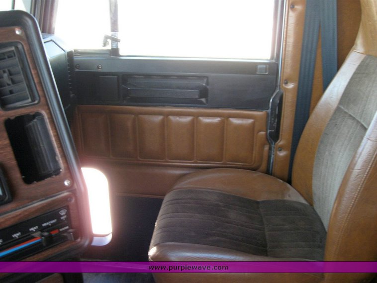 image for item 6784 1998 Freightliner FDL120 semi truck