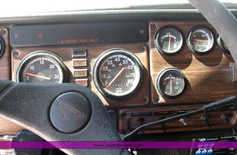 image for item 6784 1998 Freightliner FDL120 semi truck