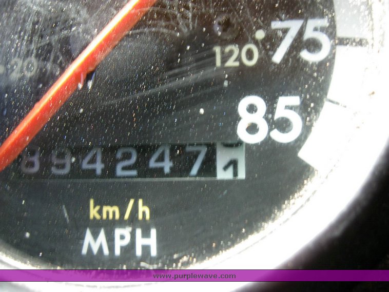 image for item 6784 1998 Freightliner FDL120 semi truck