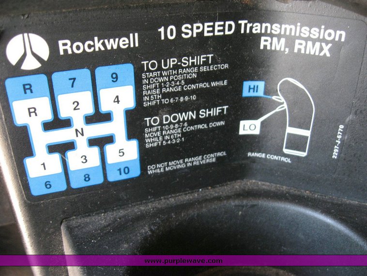 image for item 6784 1998 Freightliner FDL120 semi truck