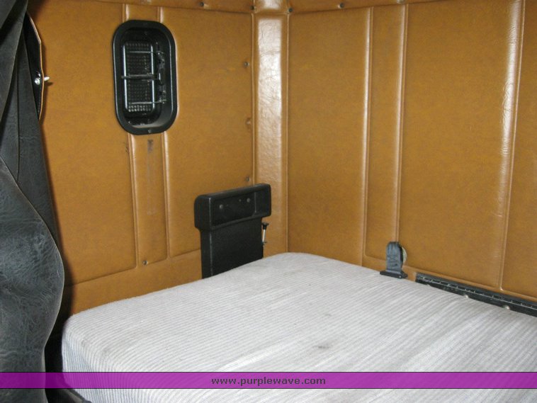 image for item 6784 1998 Freightliner FDL120 semi truck