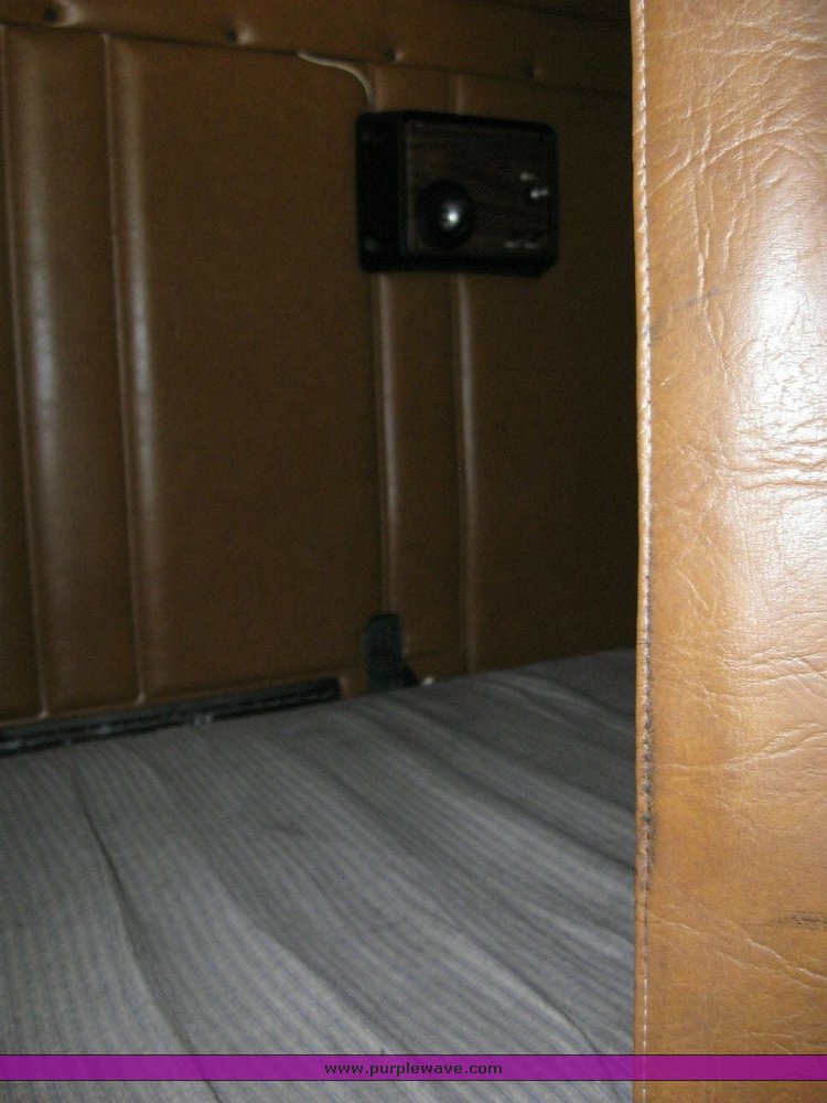 image for item 6784 1998 Freightliner FDL120 semi truck