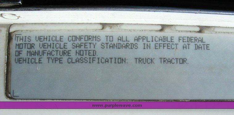 image for item 6784 1998 Freightliner FDL120 semi truck