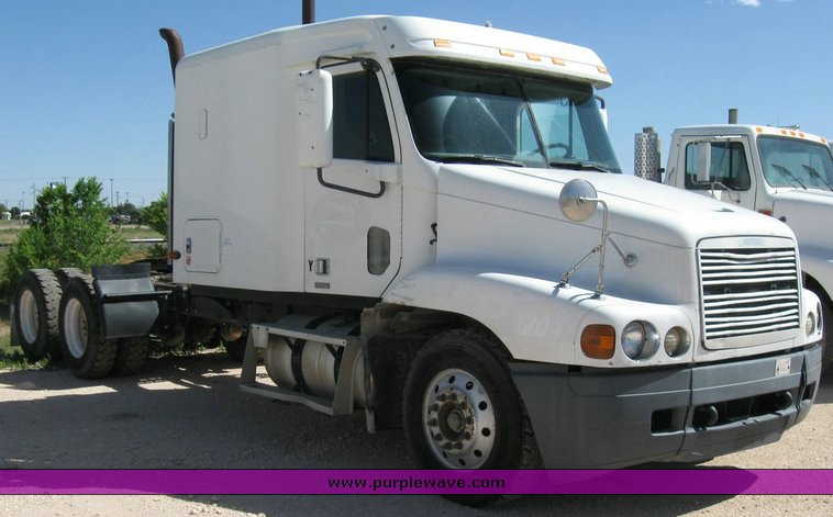 image for item 6785 1999 Freightliner C120 semi truck