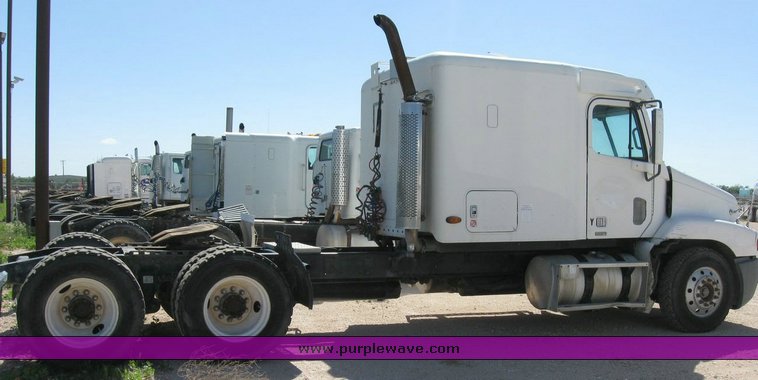 image for item 6785 1999 Freightliner C120 semi truck