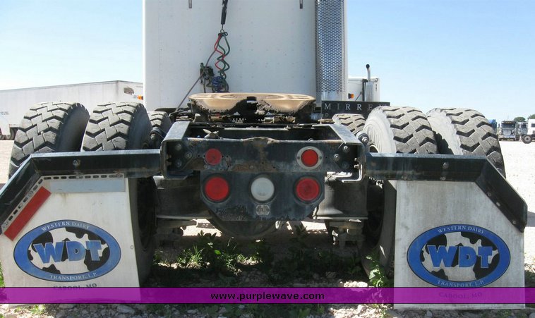 image for item 6785 1999 Freightliner C120 semi truck