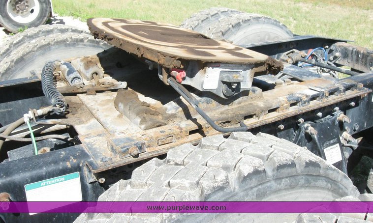 image for item 6785 1999 Freightliner C120 semi truck