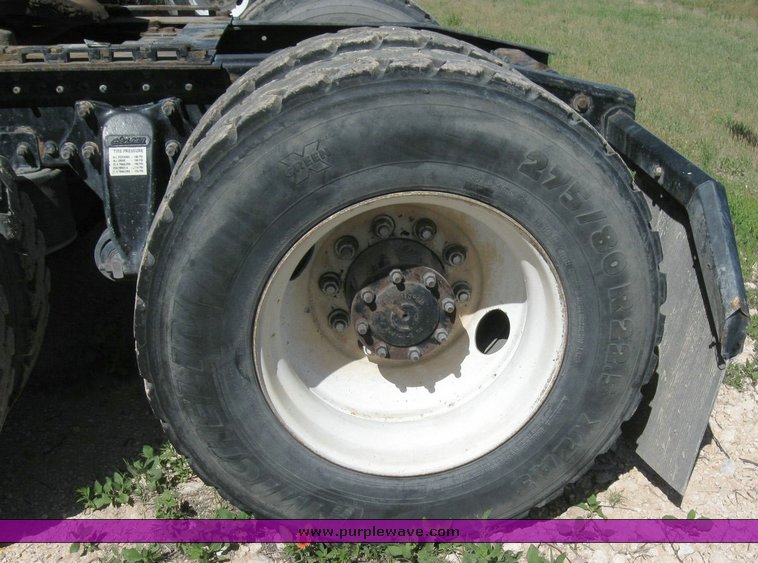 image for item 6785 1999 Freightliner C120 semi truck