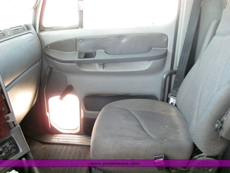 image for item 6785 1999 Freightliner C120 semi truck