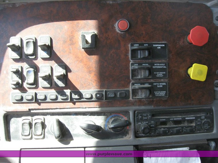 image for item 6785 1999 Freightliner C120 semi truck