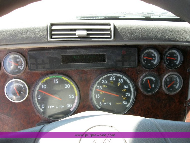 image for item 6785 1999 Freightliner C120 semi truck