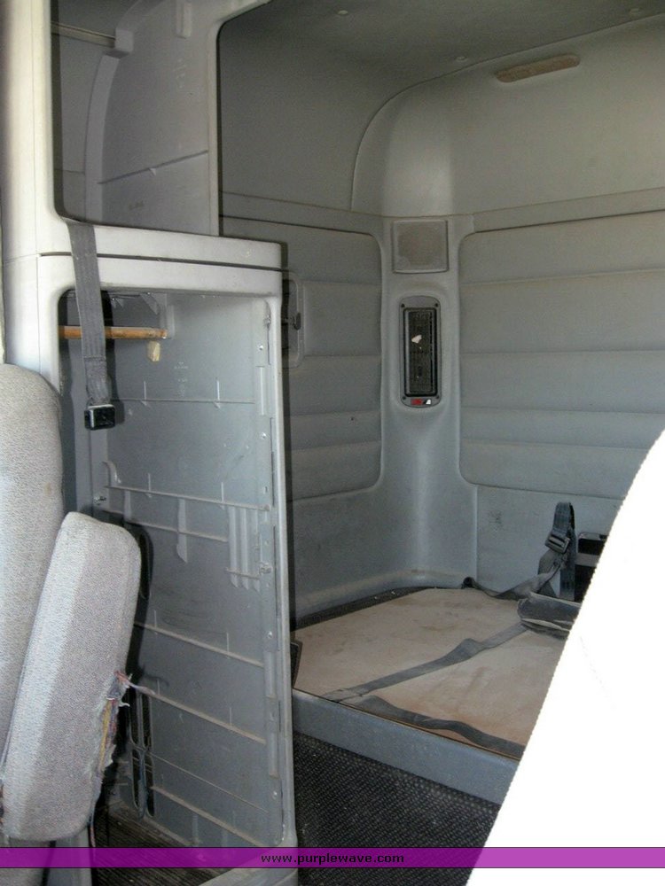 image for item 6785 1999 Freightliner C120 semi truck