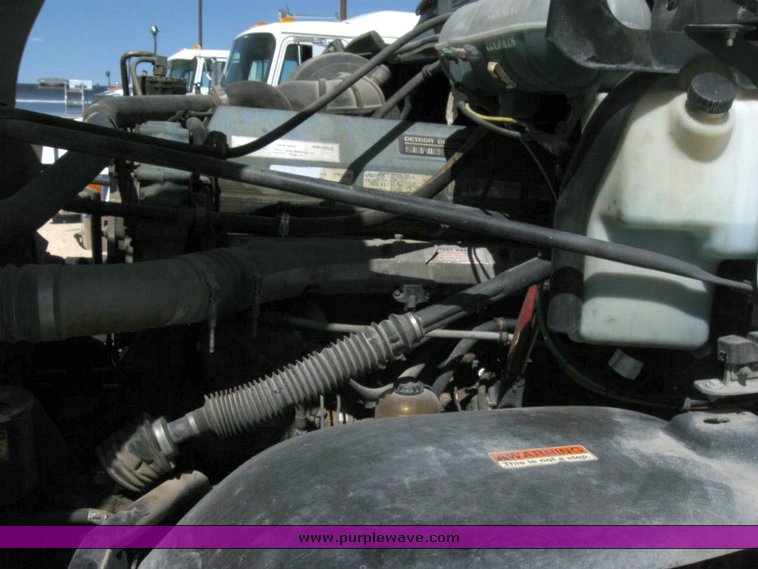 image for item 6785 1999 Freightliner C120 semi truck