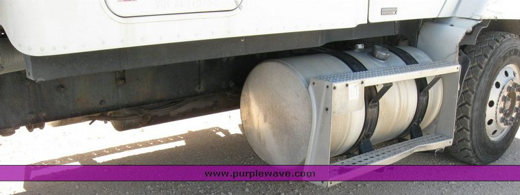 image for item 6785 1999 Freightliner C120 semi truck