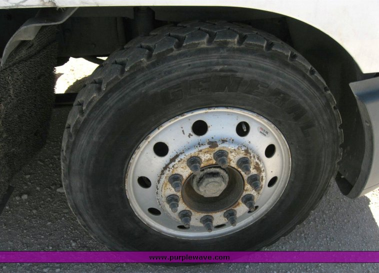 image for item 6785 1999 Freightliner C120 semi truck