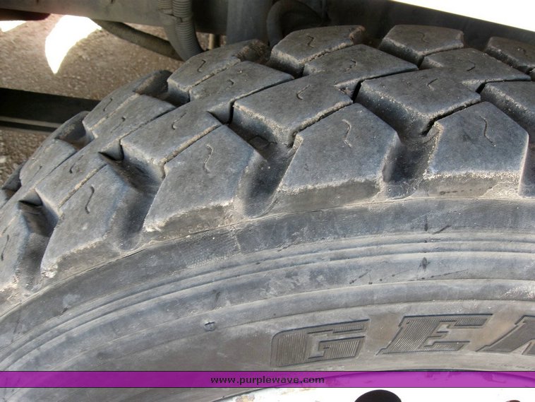 image for item 6785 1999 Freightliner C120 semi truck