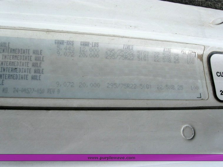 image for item 6785 1999 Freightliner C120 semi truck