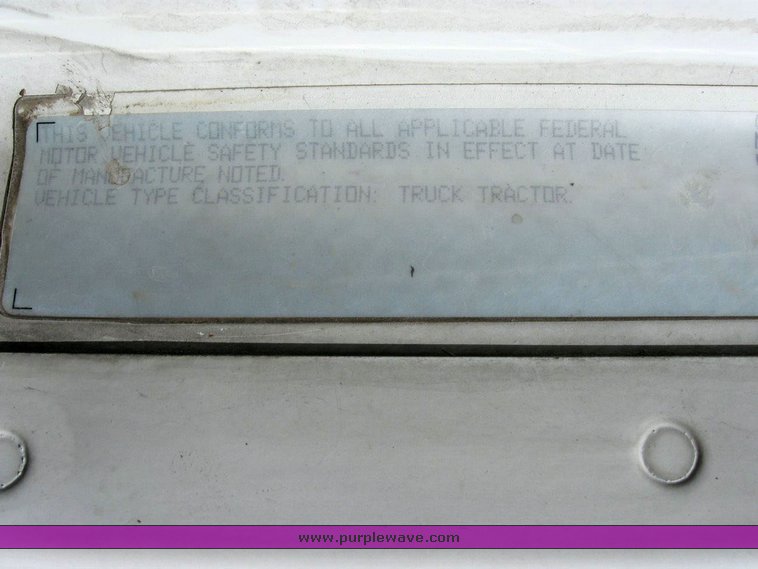 image for item 6785 1999 Freightliner C120 semi truck