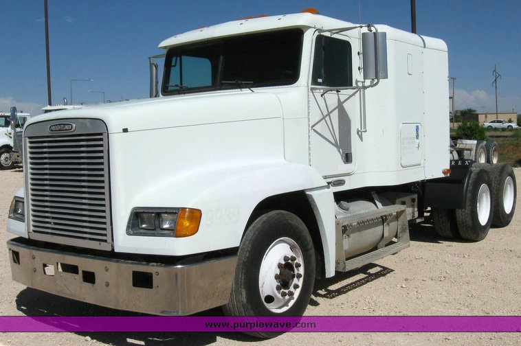 image for item 6786 2001 Freightliner FDL 120 semi truck
