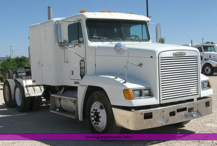 image for item 6786 2001 Freightliner FDL 120 semi truck