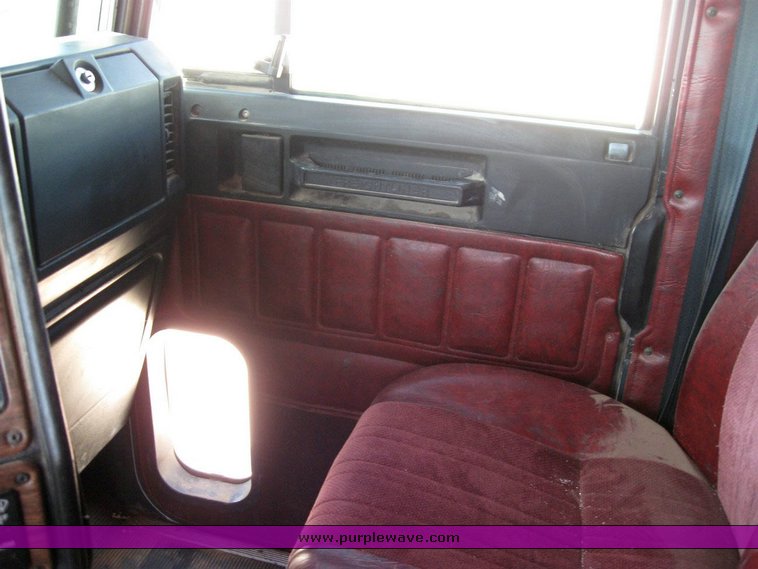 image for item 6786 2001 Freightliner FDL 120 semi truck