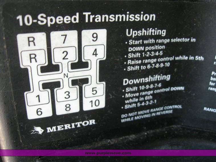 image for item 6786 2001 Freightliner FDL 120 semi truck