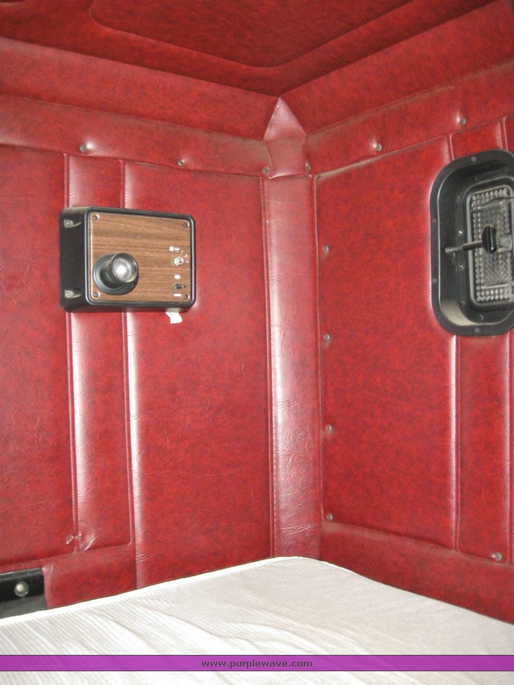 image for item 6786 2001 Freightliner FDL 120 semi truck