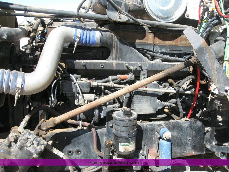 image for item 6786 2001 Freightliner FDL 120 semi truck