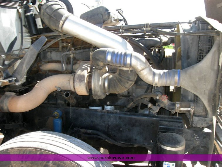 image for item 6786 2001 Freightliner FDL 120 semi truck